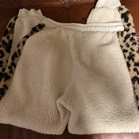 Size medium fashion nova teddy bear jogging suit - Picture 7 of 7